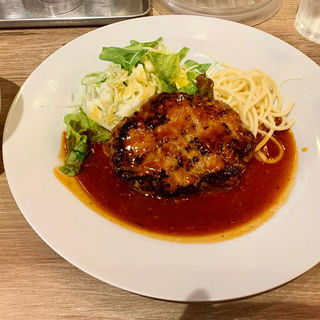 手ごねハンバーグ(洋食ボンバー)