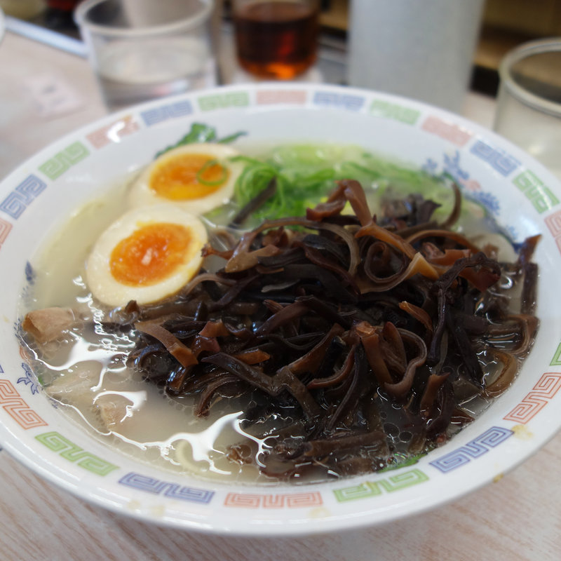 キクラゲ煮玉子入りラーメン(博多ラーメンはかたや 堅粕店)