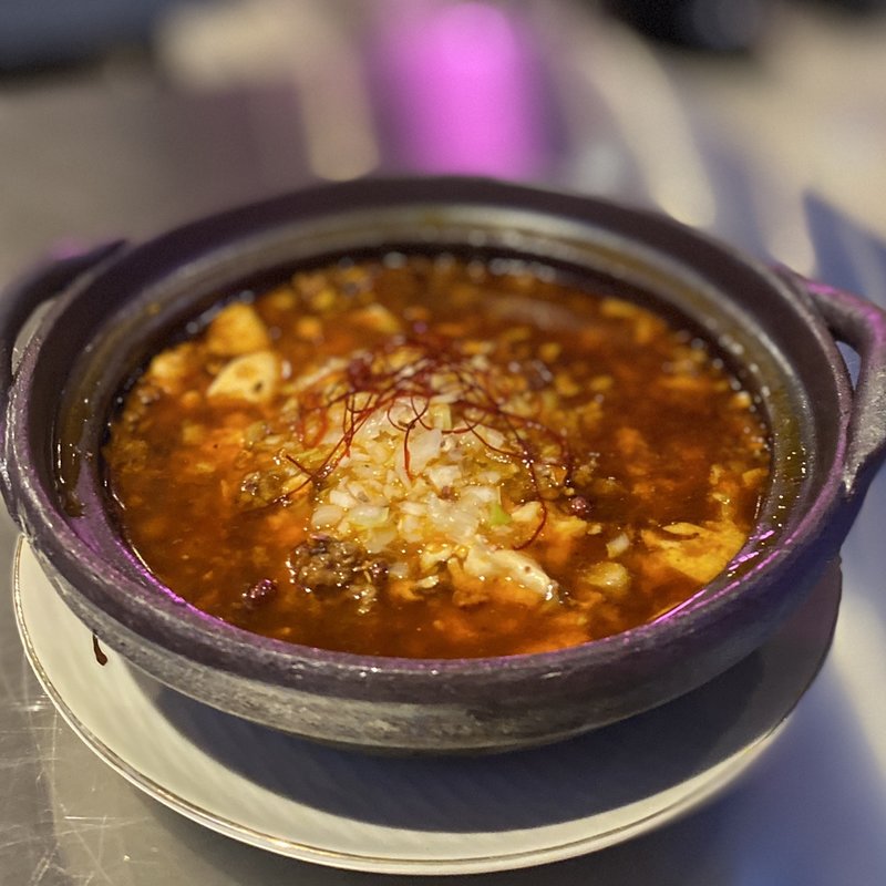 アツアツ麻婆豆腐(カリヤピーポーパーク 右と左)