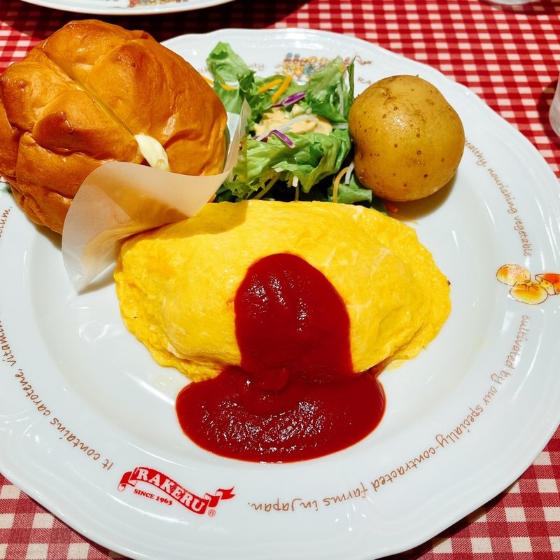 KUKUチキンライスのモッツァレラチーズオムライス(ラケル 大宮店)