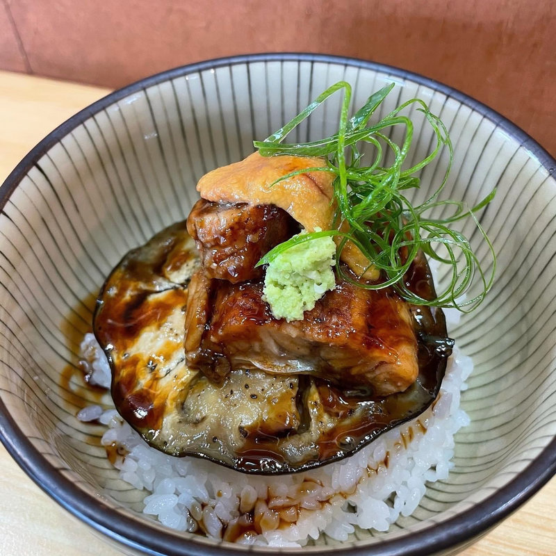 鰻と雲丹と丸茄子のミニ丼ぶり(中華蕎麦鳴神食堂)