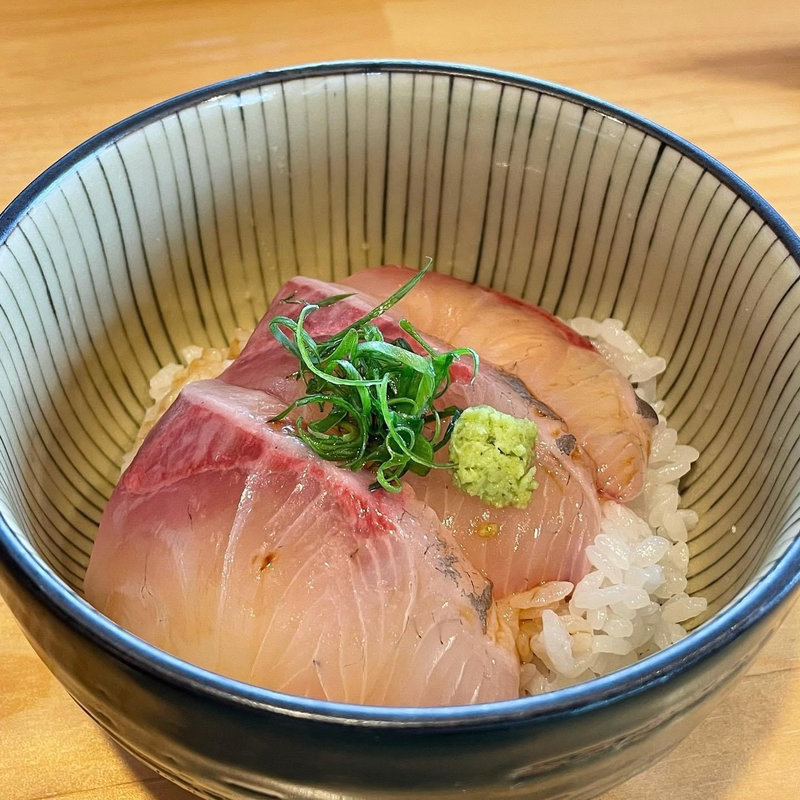 カンパチの丼ぶり(中華蕎麦鳴神食堂)