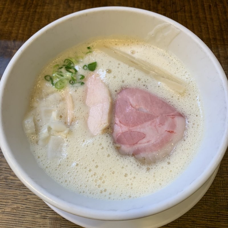 鶏と白醤油の白湯(ラーメン家 みつ葉)