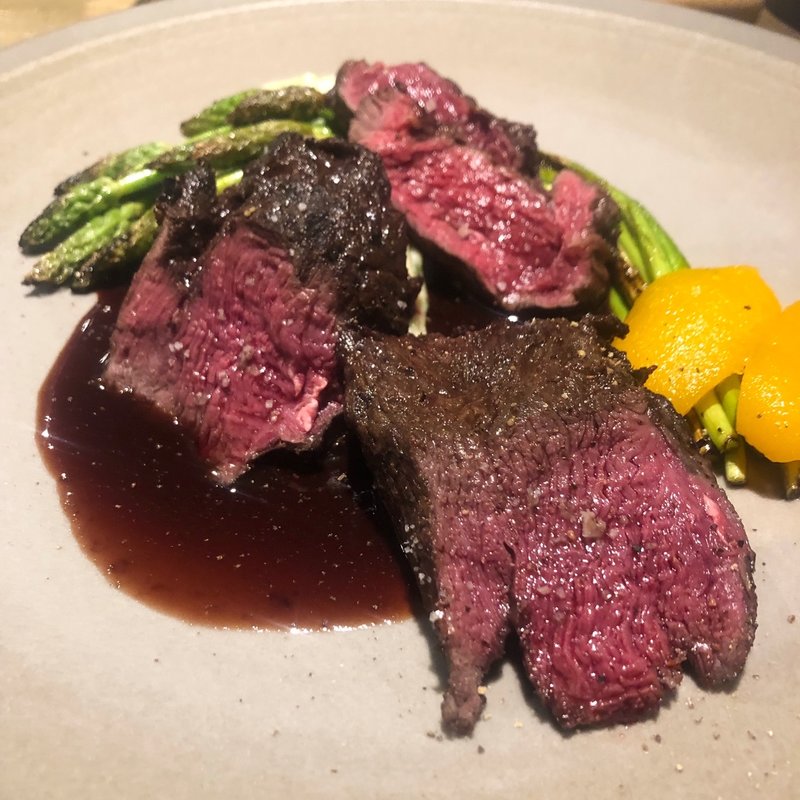 ヒグマの首とロースの炭火焼き(lumielune(ルミエルネ))