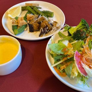 サラダ、スープ、カレーバー(あさくまキッチン 大府店  （【旧店名】ステーキのあさくま）)
