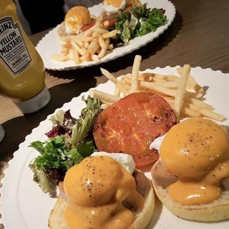 エッグベネディクト(グロリアス チェーン カフェ （glorious chain cafe）)