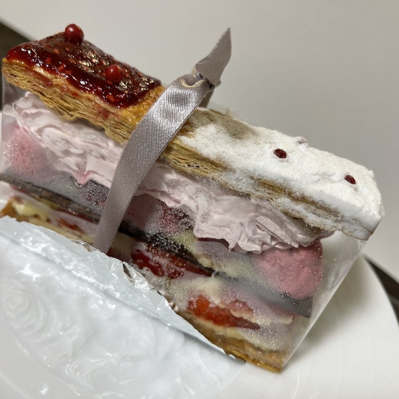 いちごのミルフィーユ(メゾン ド フルージュ （maison de frouge）)