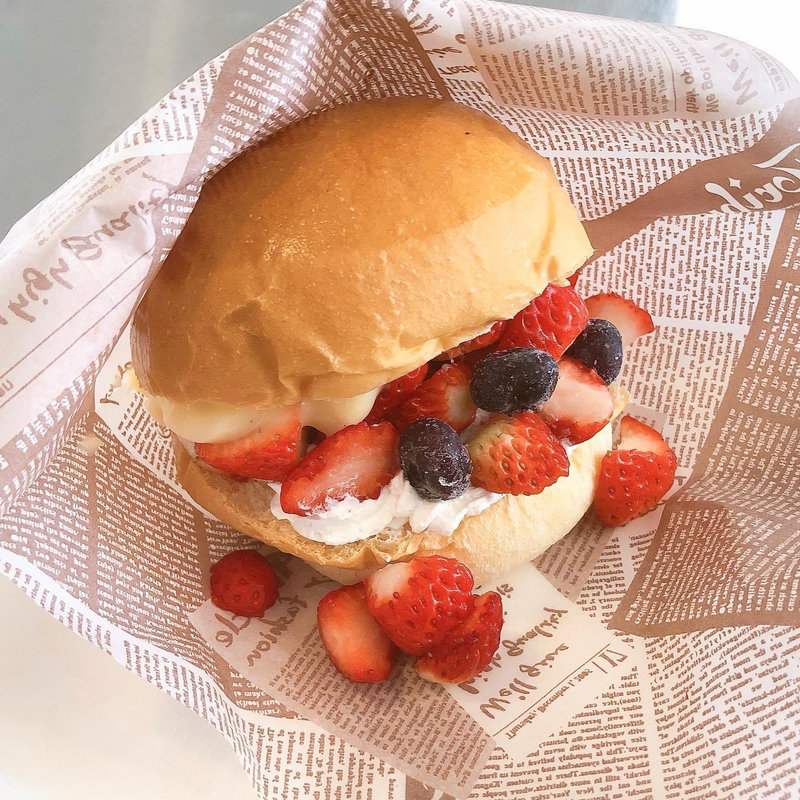 いちごバーガー(たくみの里 いちごの家)