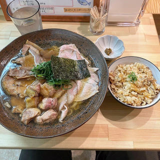 肉醤油 熊野地鶏トッピング 鯖炊き込みご飯(らーめん 彩哲 ～isato～)