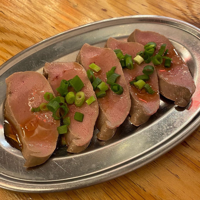 低温調理 新鮮レバ刺し(秩父焼肉ホルモン酒場 まる助 指扇駅前店)