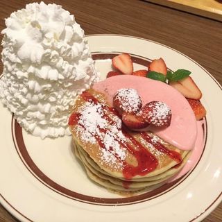 ストロベリーチーズパンケーキ(エッグスンシングス　横浜山下公園店)