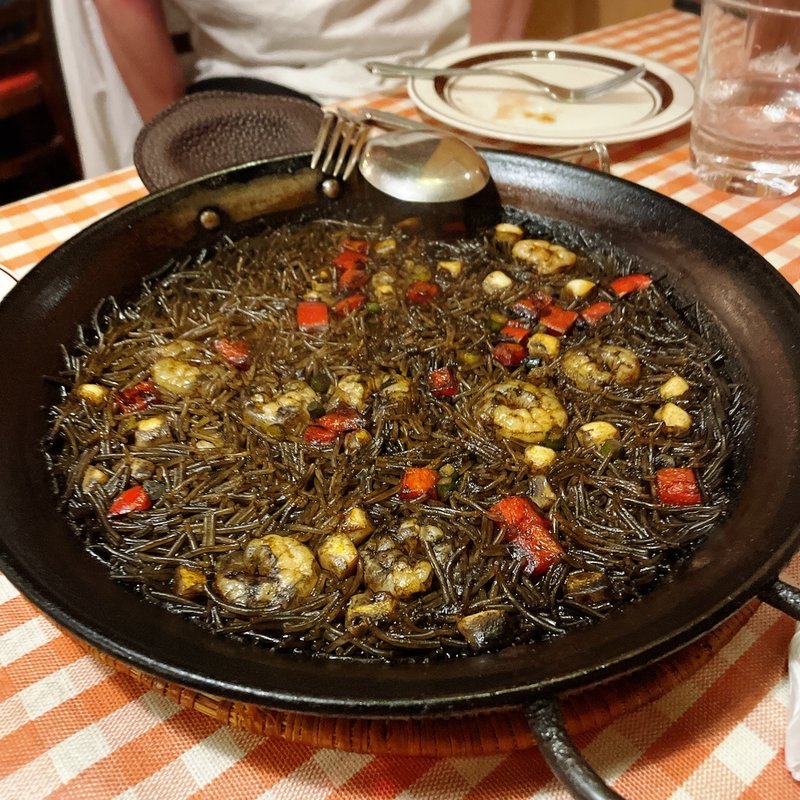 フィデウァ・ネグラ(サル イ アモール （Sal y Amor）)