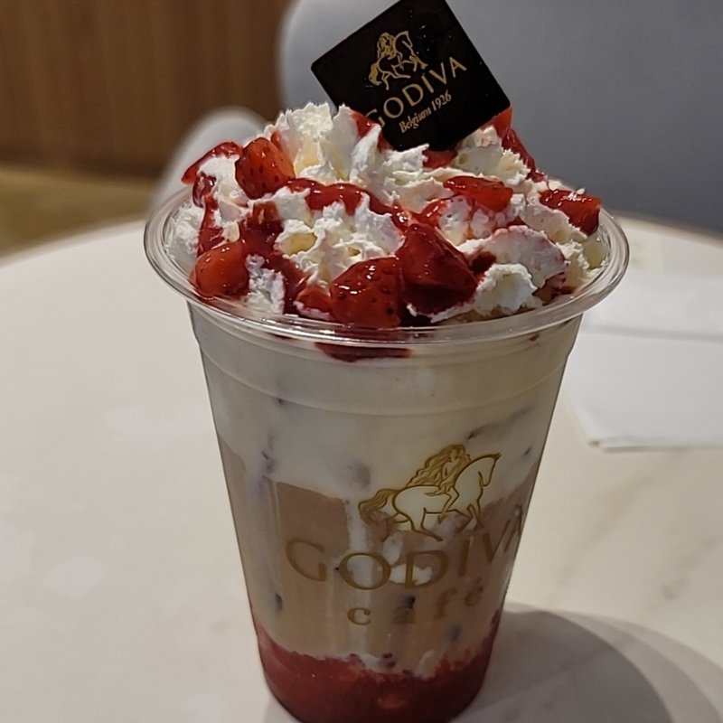ホワイトチョコベリーアールグレイ(GODIVA café Ginza)
