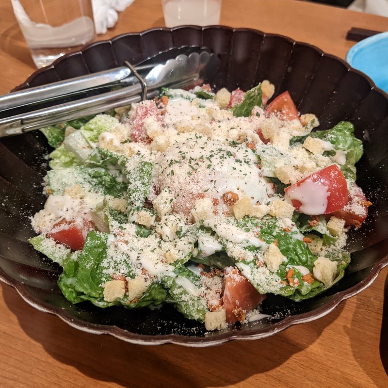 フルーツトマトとロメインレタスのシーザーサラダ(日本酒バルどろん)