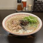 豚骨ラーメン(博多とんこつ 豚の足跡)