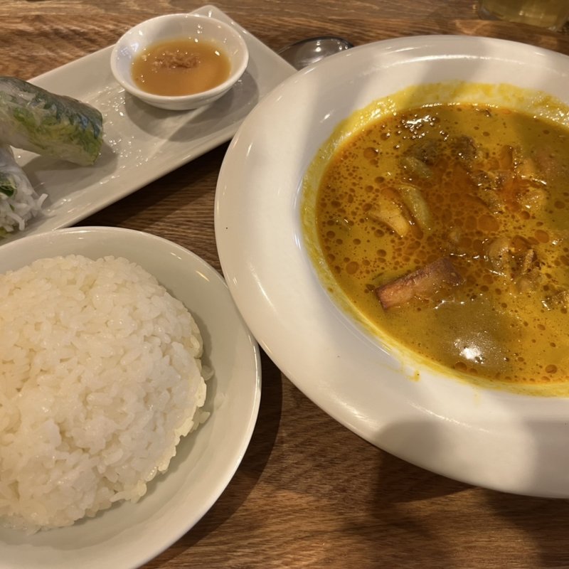 ベトナムチキンカレーと生春巻きのセット(ジャスミンパレス　八王子店)
