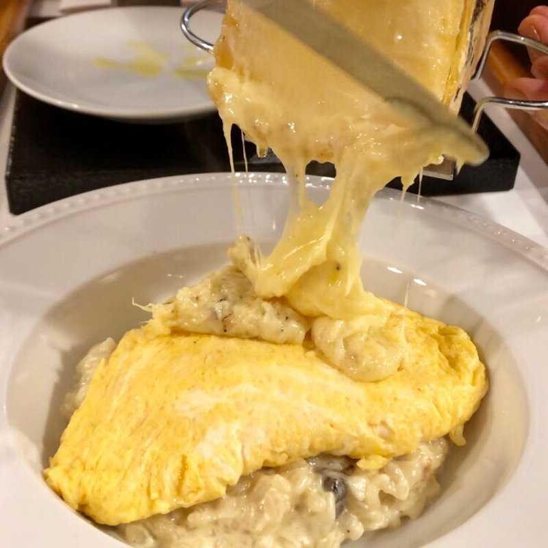 ラクレットチーズのオムライス(ビストロFumi)