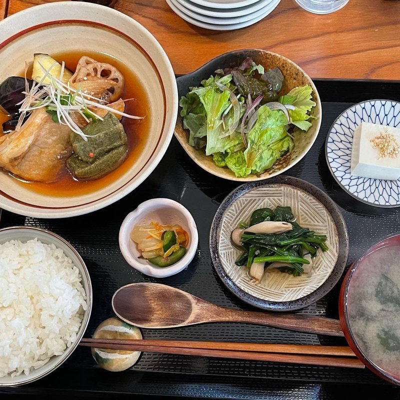 香ばしい炙り魚の旨い飯(土と青)