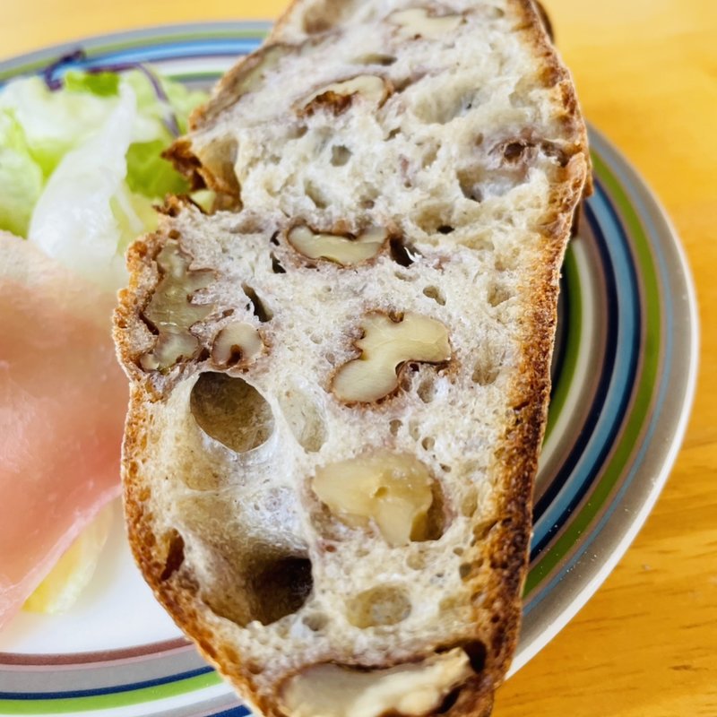 木の実のパン(ブーランジェリー ジン)