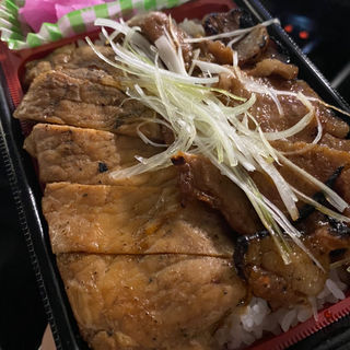 豚丼レギュラーサイズ・Mix(ロース肉・バラ肉)(小豚家)