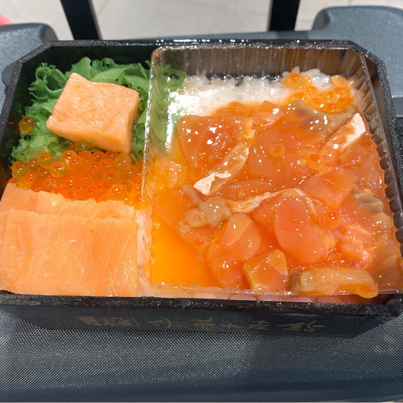 鮭のルイベ漬盛り海鮮弁当(空弁道場　装苑(新千歳空港))