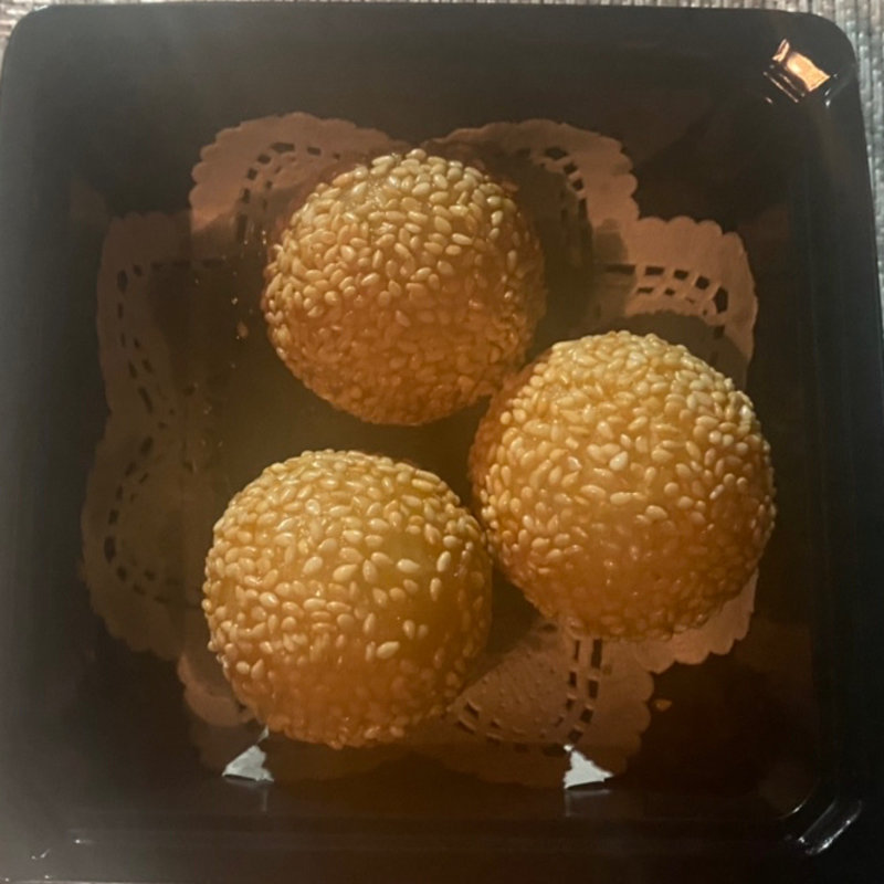 蓮の実あんの胡麻だんご(中国料理 浜木綿)