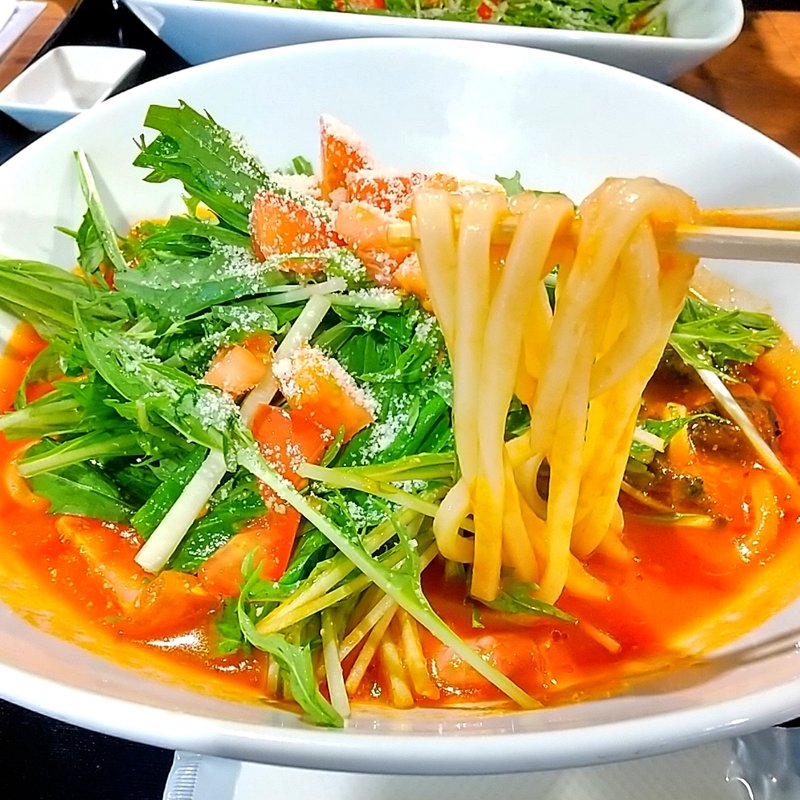 ナスとベーコンのトマトスープうどん(&TREE)