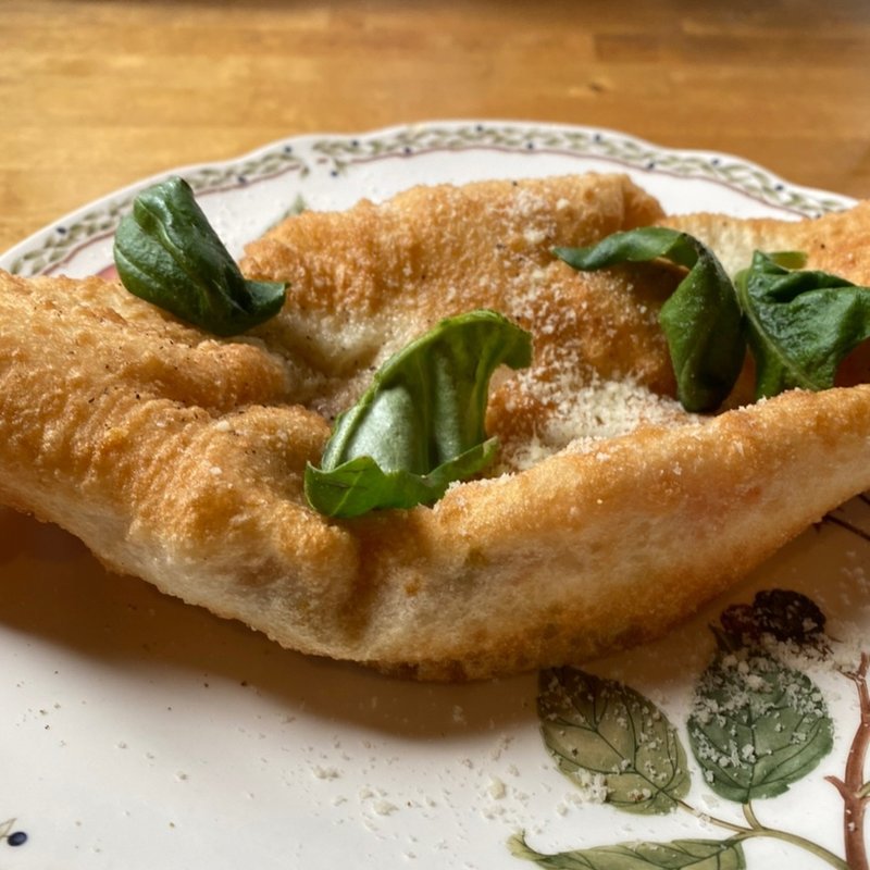 カルツォーネ(ピッツェリア トレパッソ （Pizzeria Tre PASSO）)