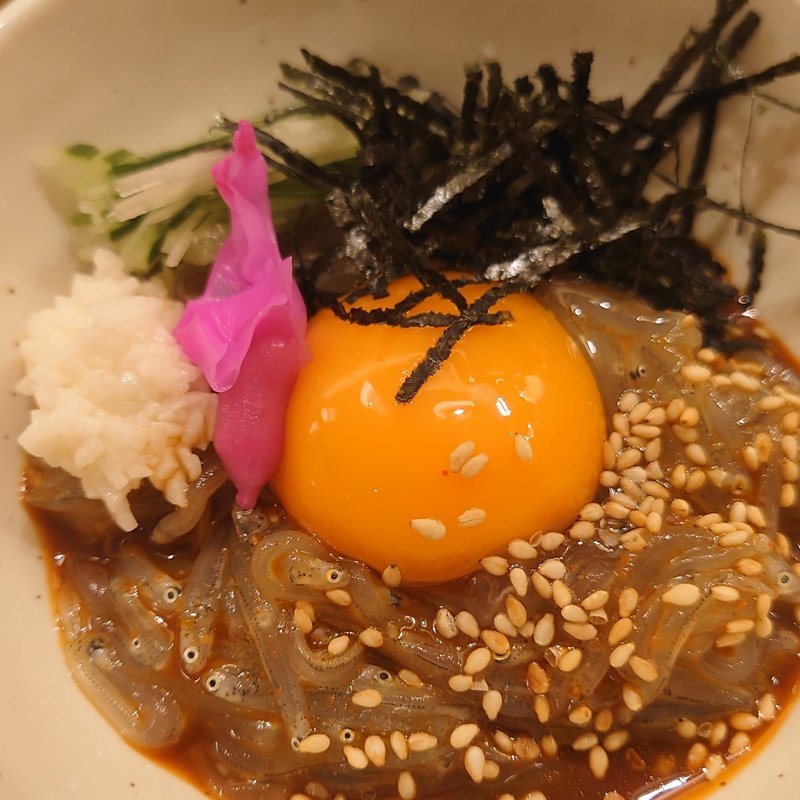 シラスユッケ(活飛)