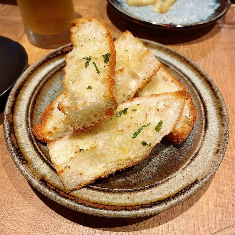 ガーリックトースト(イタリアン酒場 寅の日)