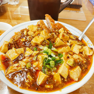 麻婆豆腐カツ丼(温品飯店)