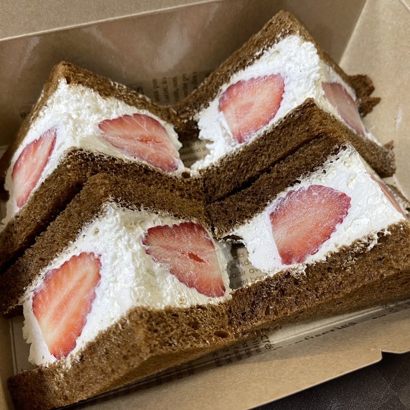 和歌山県産　旬のいちごサンド(テイクアウト)(観音山フルーツパーラー)