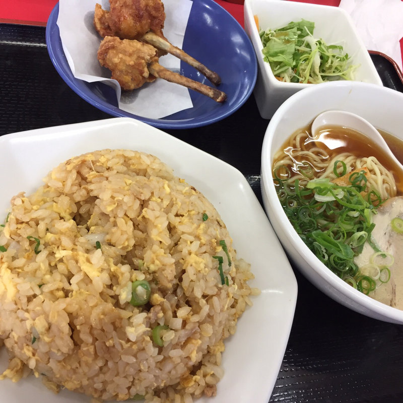 ハーフセット(醤油ラーメン、チャーハン、唐揚げ)(炎の中華食堂 勝家)