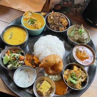 Curry全種(4種)+本日のおかず(toi印食店)