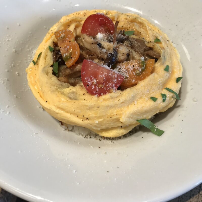 キノコとトマトのオムライス(RODEO & CAFE)