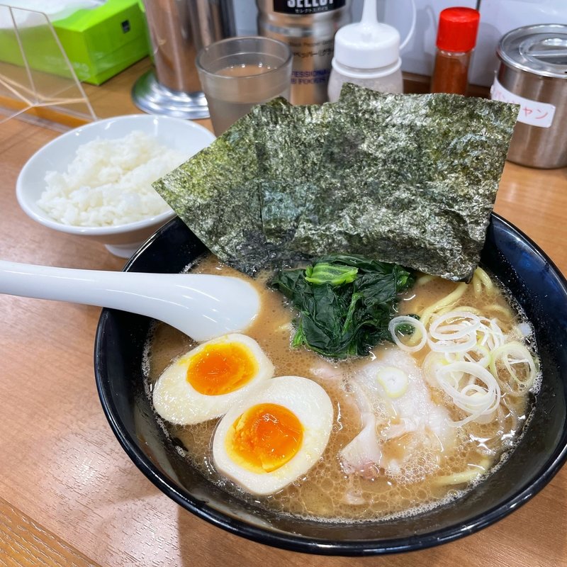 豚骨醤油味玉らーめん(綾瀬ラーメン 粋)