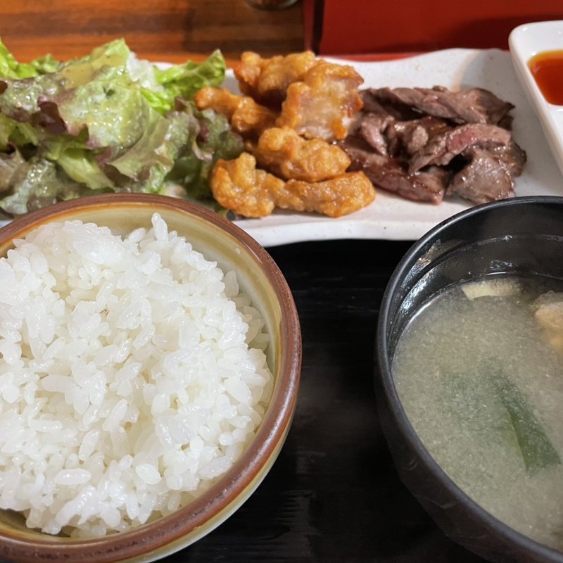 ステーキ唐揚げセット(ザ・ステーキ・バー)