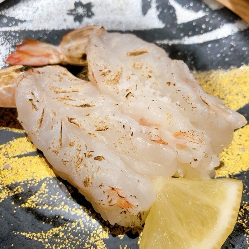 炙り生海老塩レモン(すし辰 ekie店)