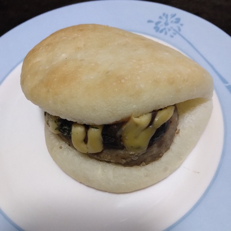 ビーフシチューとレモンのハンバーガー(ベルベット （VELVET）)