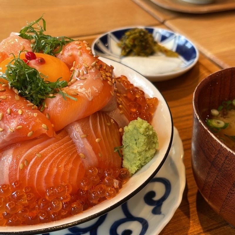 九州サーモンいくら丼(うお田)
