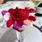 薔薇のパフェ“ローズ“(UPSTAIRZ Lounge, Bar, Restaurant)