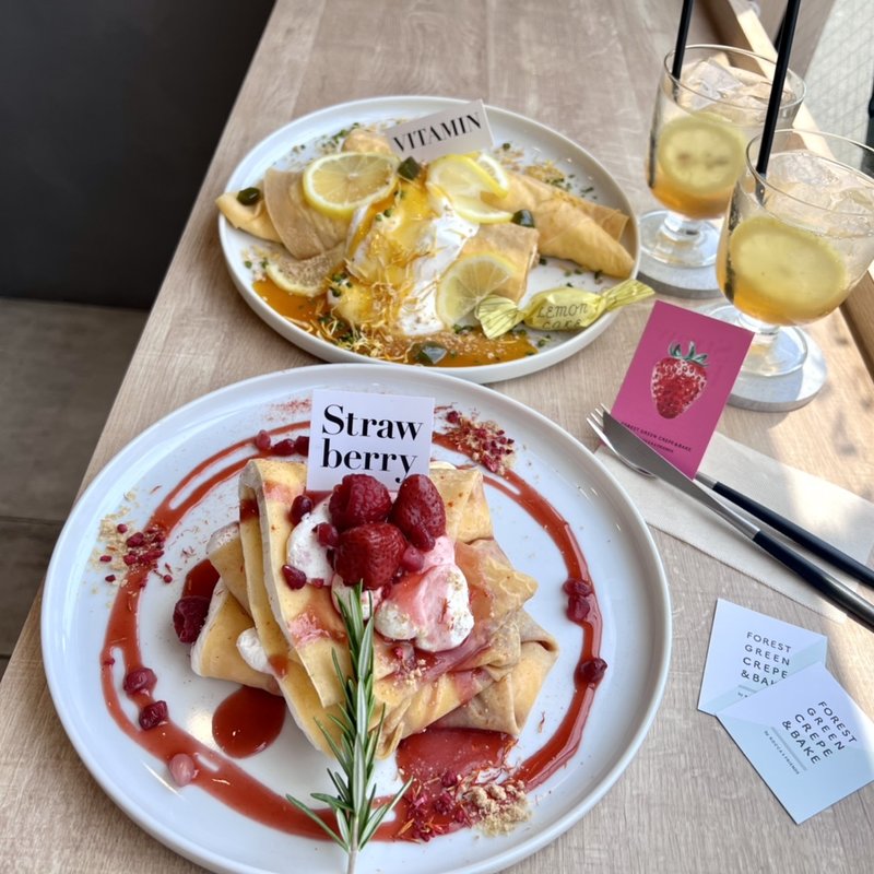 デザートクレープ(ストロベリー)(Forest Green Crepe ＆ Bake )