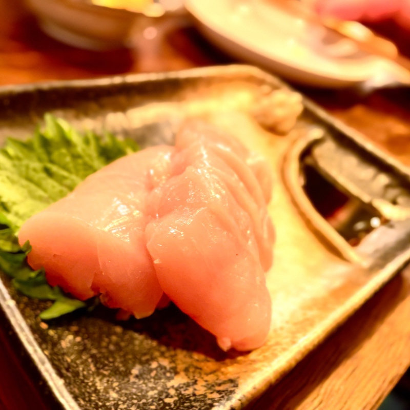 ささみ刺(炭火焼食堂 膠)