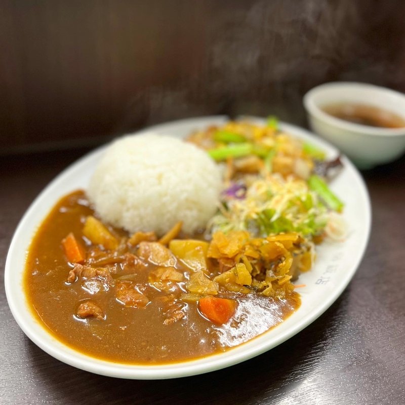 ランチ日替わり盛り合わせ（ポークカレー・鶏肉とコーンの黒コショウ炒め）(幸楽飯店)