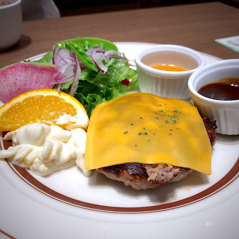 チェダーチーズハンバーグ デミグラスソース(バケット イオンモール名取店 )