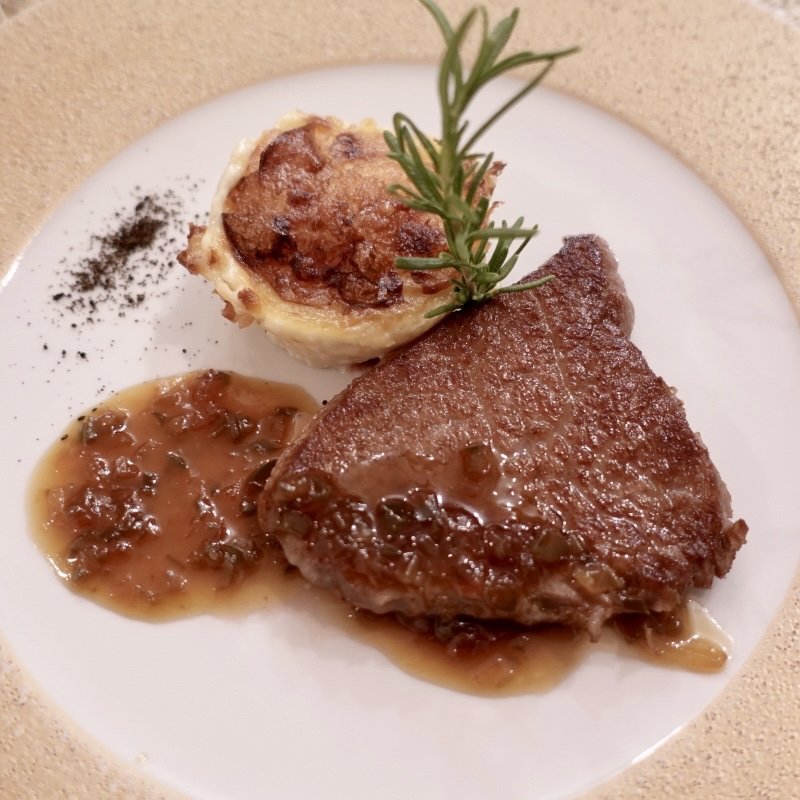 高梨農場A5黒毛かずさ和牛ステーキ(オーベルジュ波太オルビス)