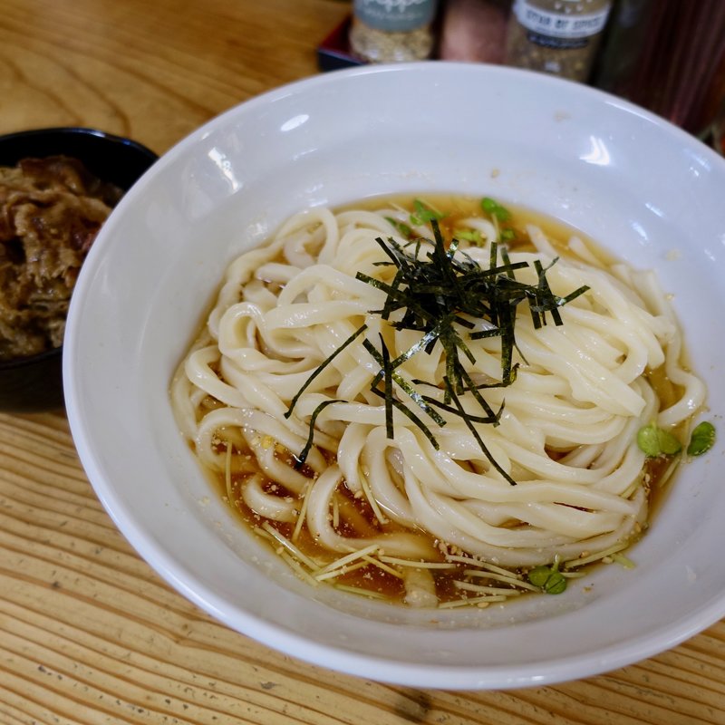 ニューぶっかけ+肉のせ(手打ちうどん ぶれーど・う )