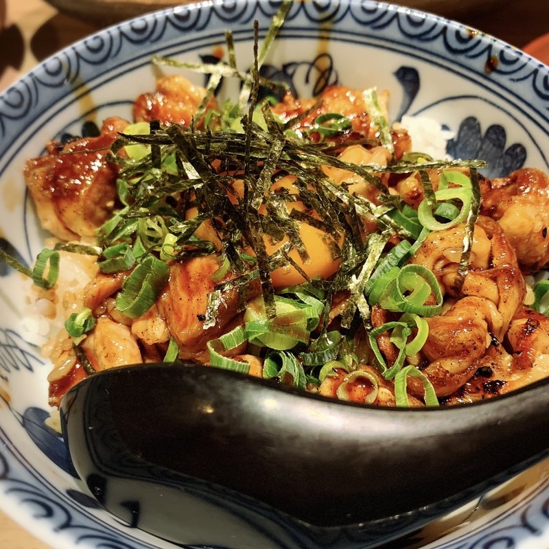 焼鳥丼／卵入(鶏と魚居酒屋次元)