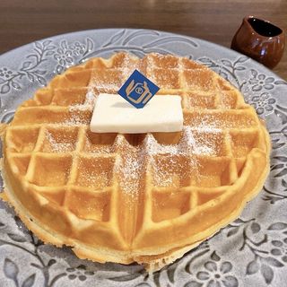 幻バターのプレーンワッフル(麻里布珈琲ROSTER紙屋町店)