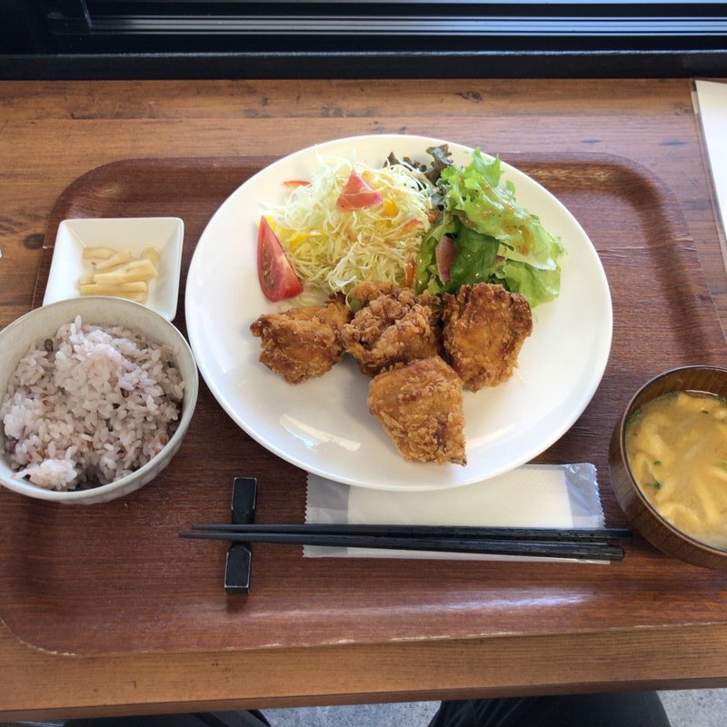 鳥の唐揚げ定食(レストランラ.サンテ249)